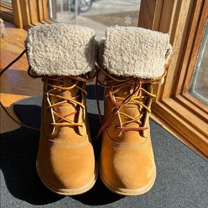 Timberland Women's Tan Boots with Cream Fur